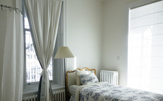 White Curtain Room Designs