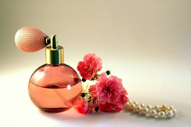 Ladies perfume - valentine' day gift ideas for girlfriend