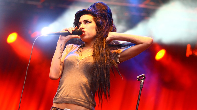 Amy Winehouse - famous celebrities female