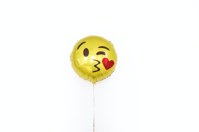 DIY Kiss Balloons