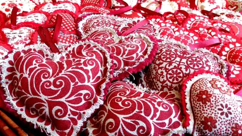 Heart Pillows - Valentine's Day Decor Ideas