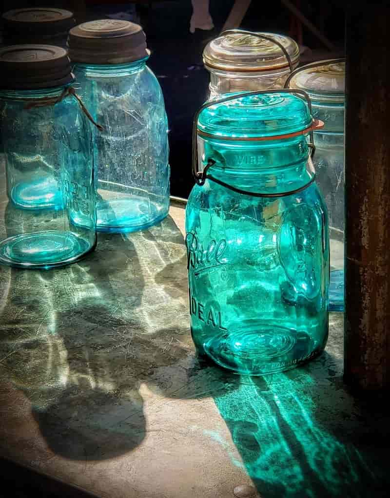 Painted Mason Jar Lantern - Valentine's Day Décor Ideas