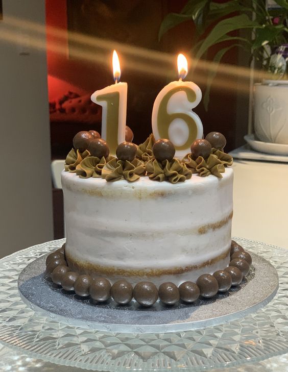 16 candles birthday cake