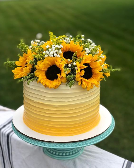 Beautiful birthday cake with sunflowers